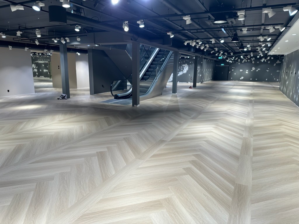 Slik vedlikeholder du LVT-gulv